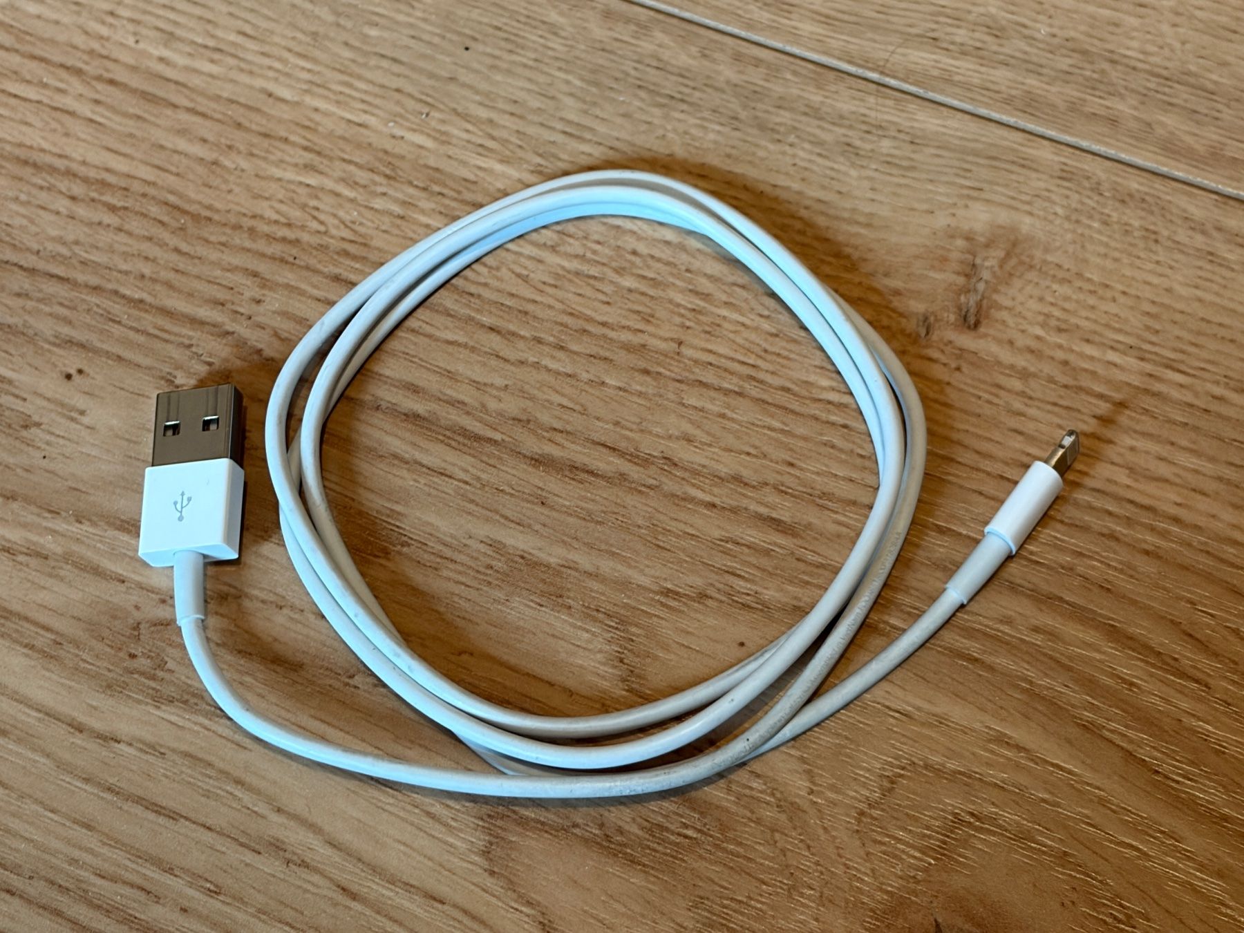 Apple Kabel: Iphone Lightning Ladekabel 1m – Neu und originalverpackt aus Herzogenbuchsee von DC_1978 1