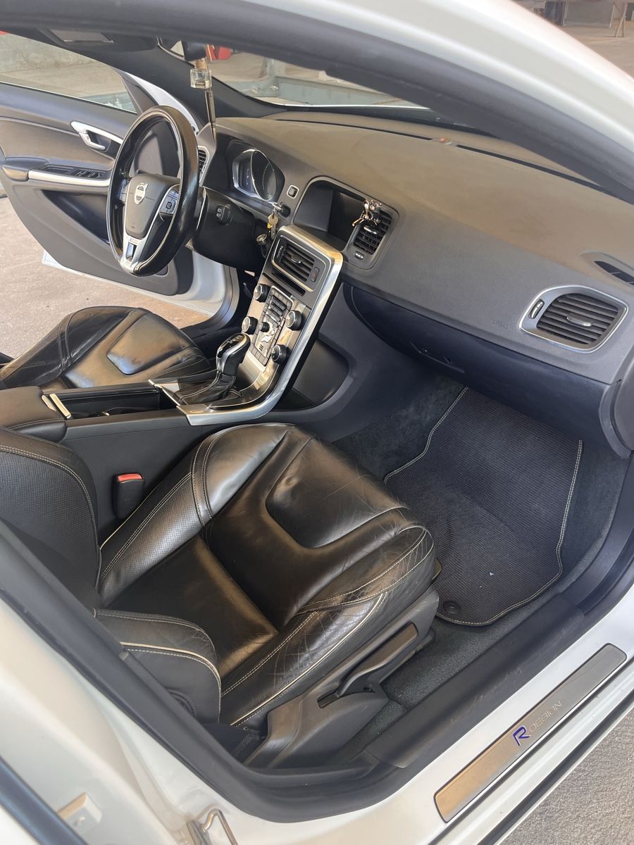 Volvo Automobili: Volvo v60 D4 awd  – Usato da Mont-de-Buttes venduto da Broussailles 6