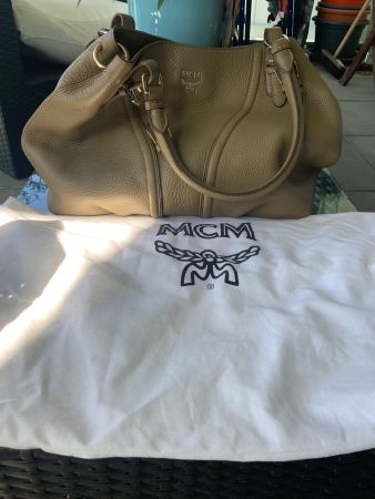 MCM Handtasche Leder Beige Top Zustand Sommer-Deal 👜