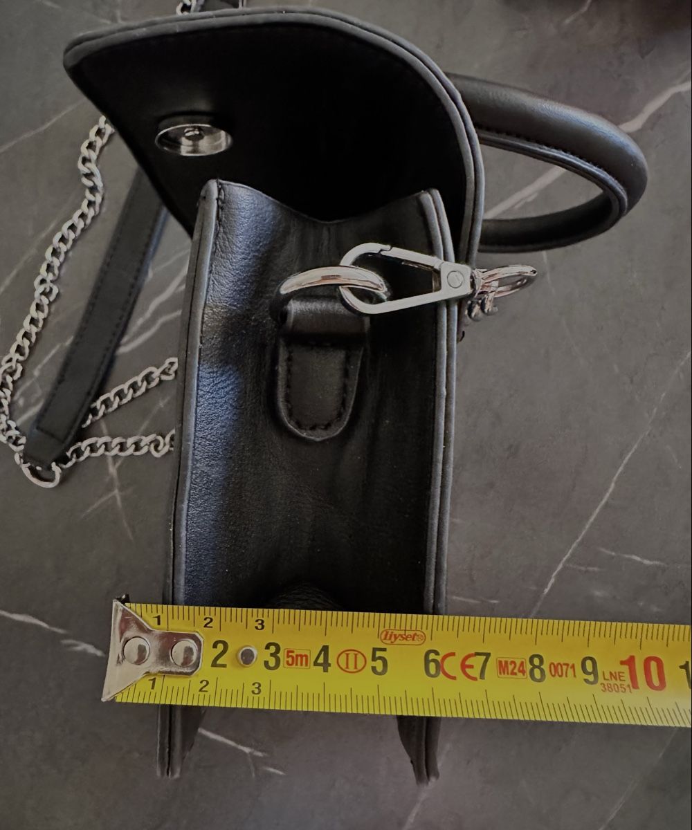Borse da donna: Schwarze Mini Crossbody Tasche mit Kette – Nuovo (secondo la descrizione) da Zürich venduto da ElissZurich 7