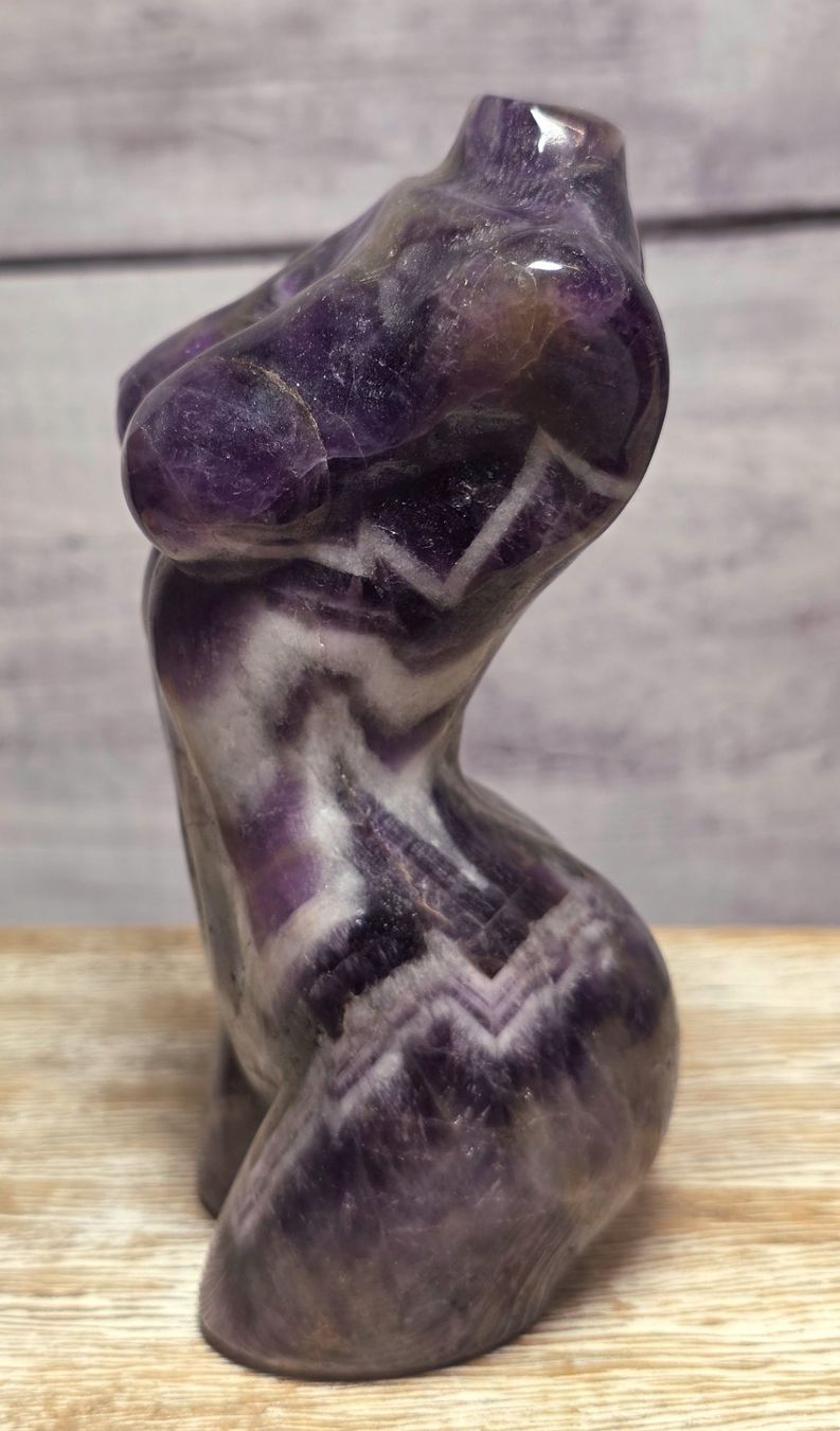 Minerali & Pietre curative: Chevron Amethyst Lady 550g – Nuovo e nell'imballaggio originale da Matzingen venduto da Shay_Crystalz 1