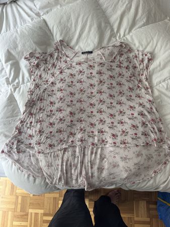 Haut Brandy Melville fleuri rose taille unique 