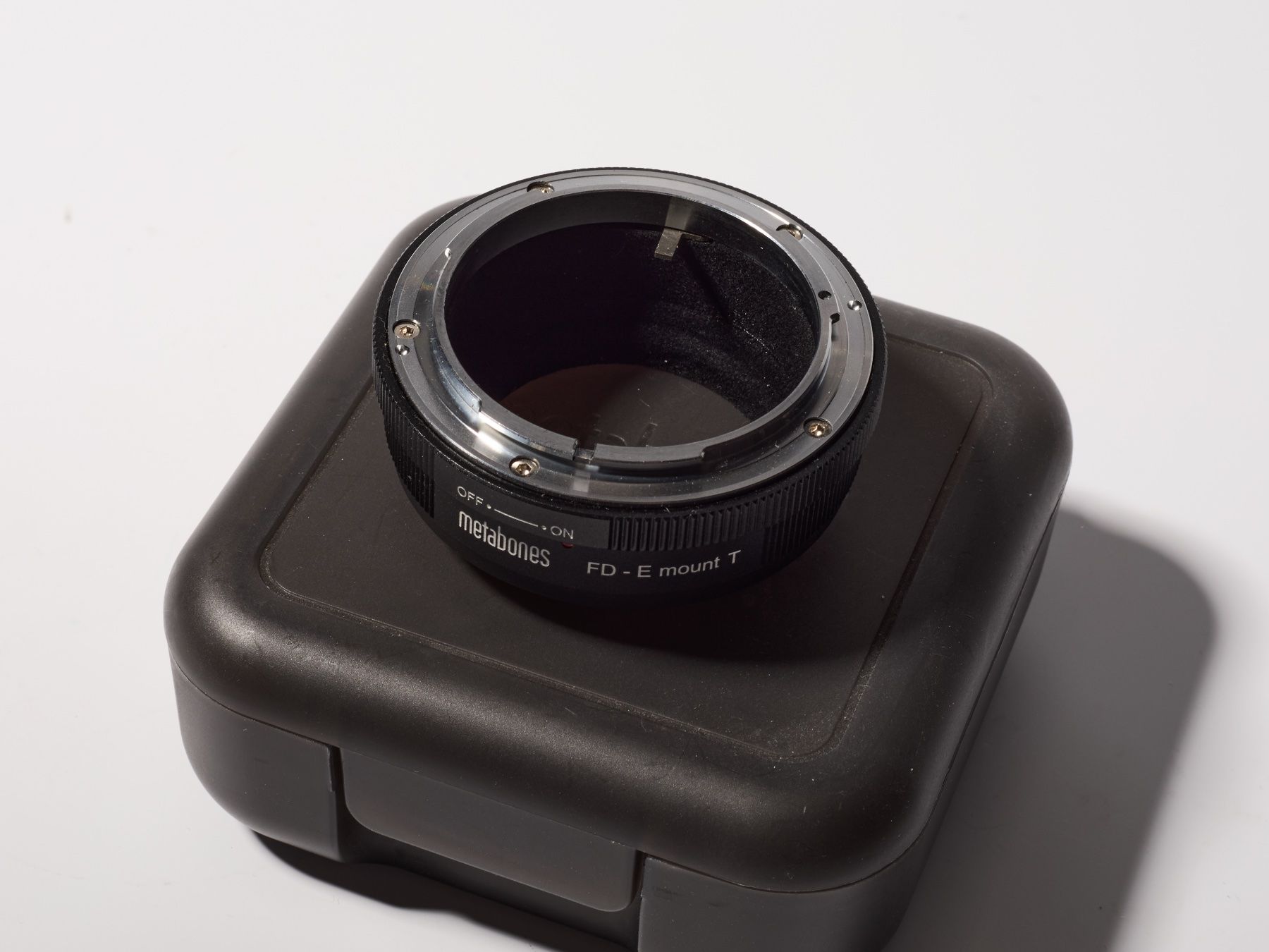Metabones Adattatori foto: Metabones Canon FD to Sony E-mount T Adapter, boxed – Usato da Zürich venduto da Delarumba 2