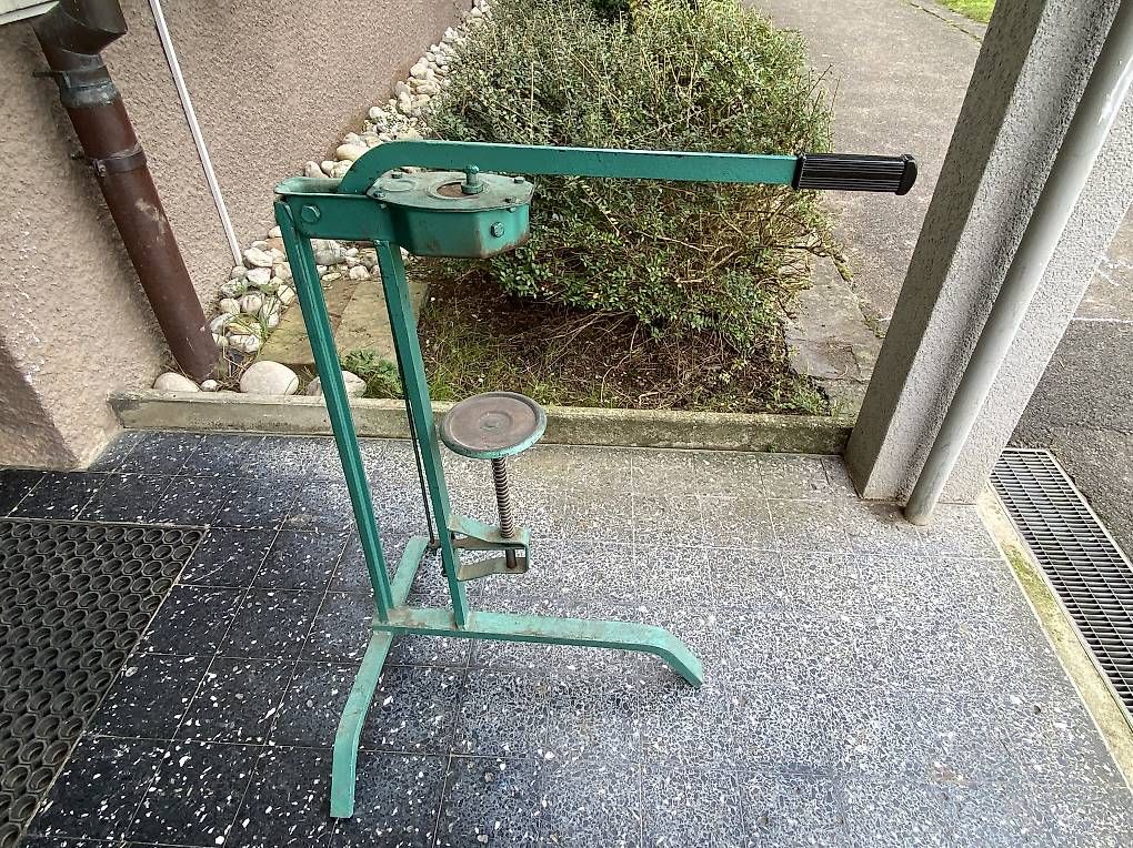 Tutte le macchine: Bouchonneuse à bouteilles – Usato da bôle venduto da Pilou83