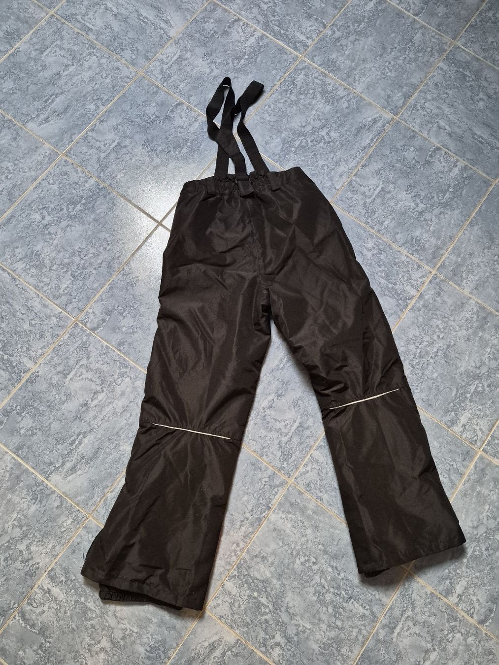 Completi, tute sportive e funzionali: skihose gr.146/152 – Usato da Oberbuchsiten venduto da selotius 2