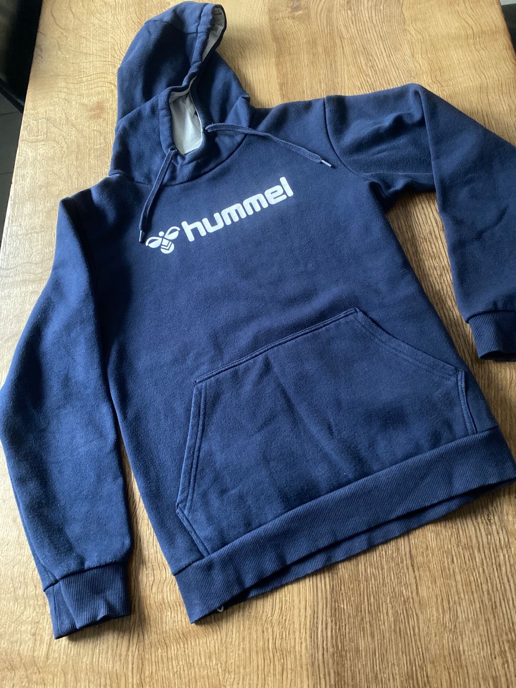 Hummel Maglioni & Felpe: HUMMEL HOODIE/ KAPUZENPULLOVER /PULLOVER GR.S dunkelblau – Usato da Frauenfeld venduto da Boldi46