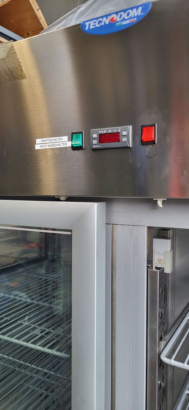 Congélateurs: Gefrierschrank mit Glastüre – D'occasion à Seewen SZ par babogi 1