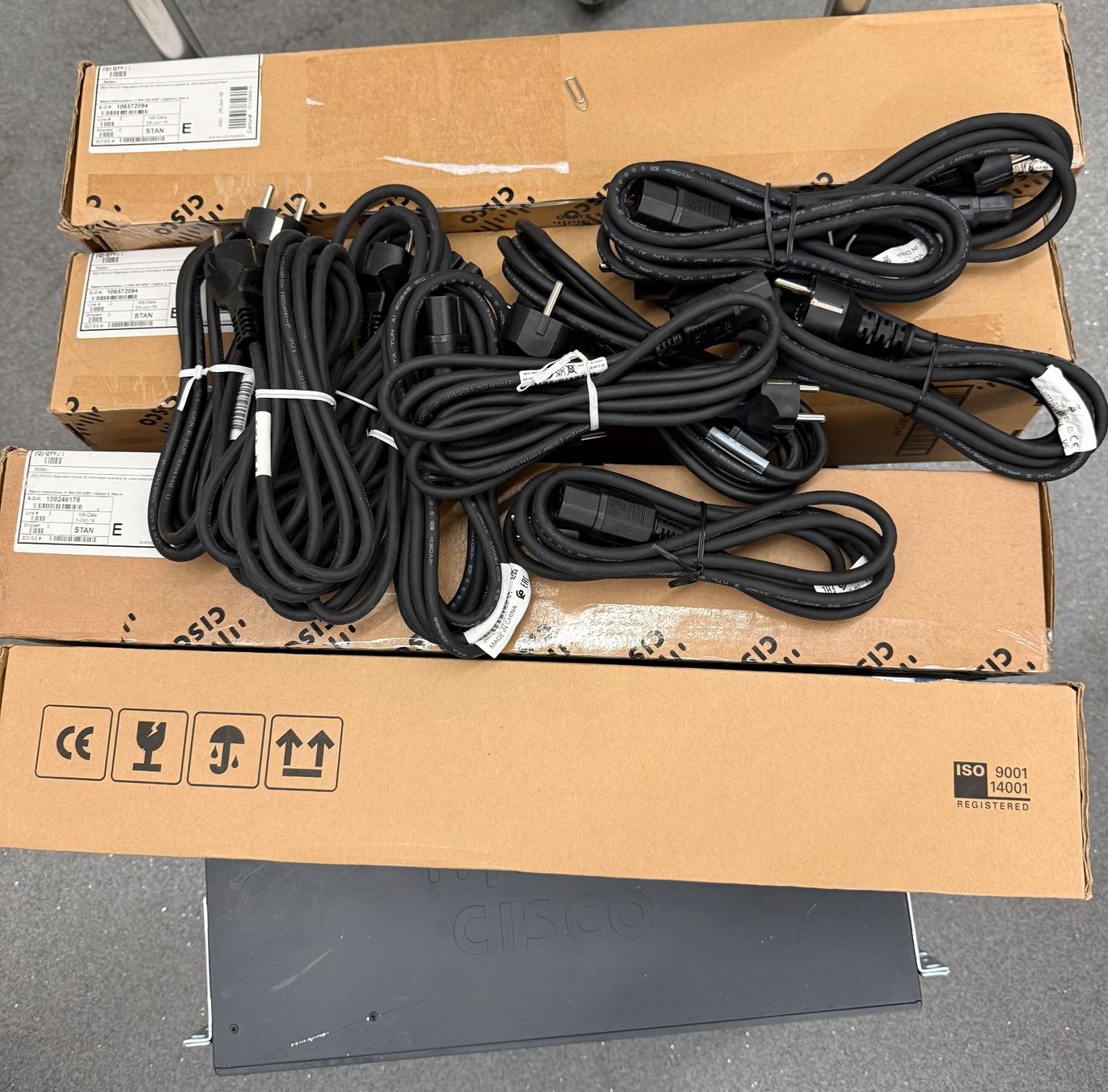 Cisco Hub & Switch: 6 Cisco Catalyst 2960-XR Switch – Usato da Konolfingen venduto da SCHKONO 2