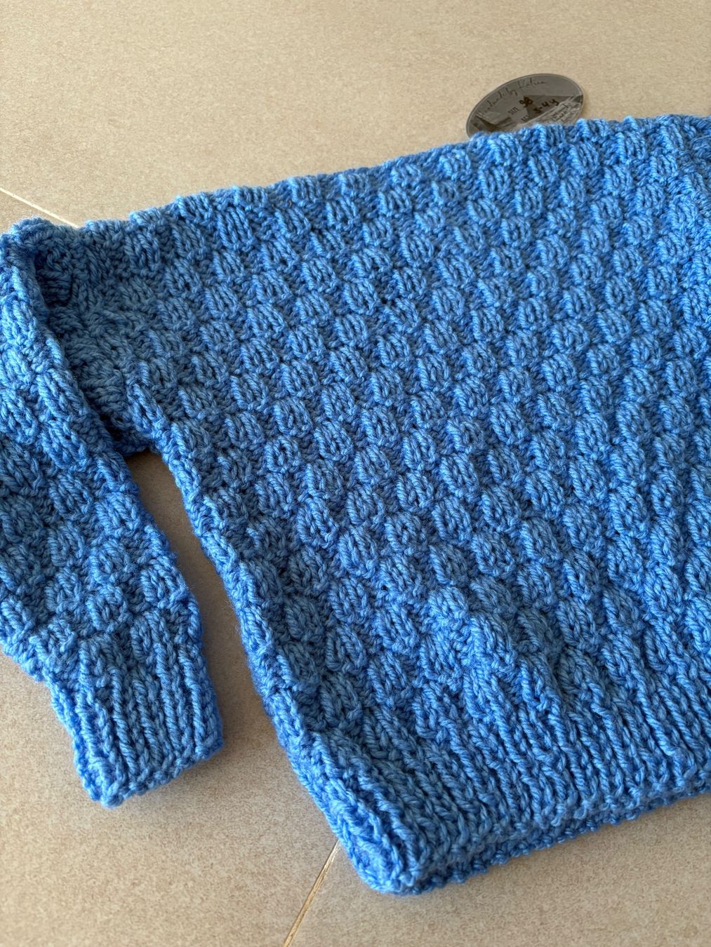 Pulls et sweat-shirts: Gestrickter Pullover blau Kinder Grösse 98 neu Handmade – Neuf avec emballage d'origine à Basel par Tierschutz-Flohmi 1