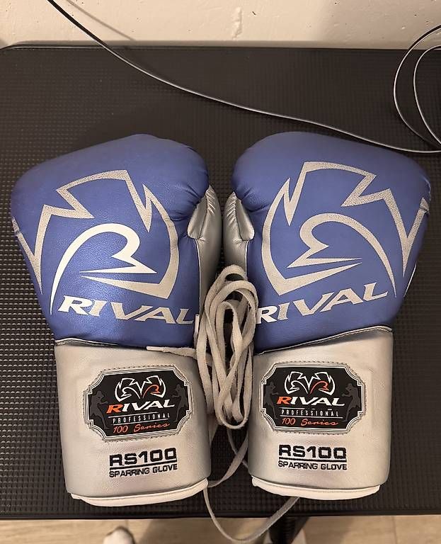 Guanti & manicotti: Rival Boxing RS100 14oz Sparring Gloves – Usato da Villmergen venduto da noa_22ty