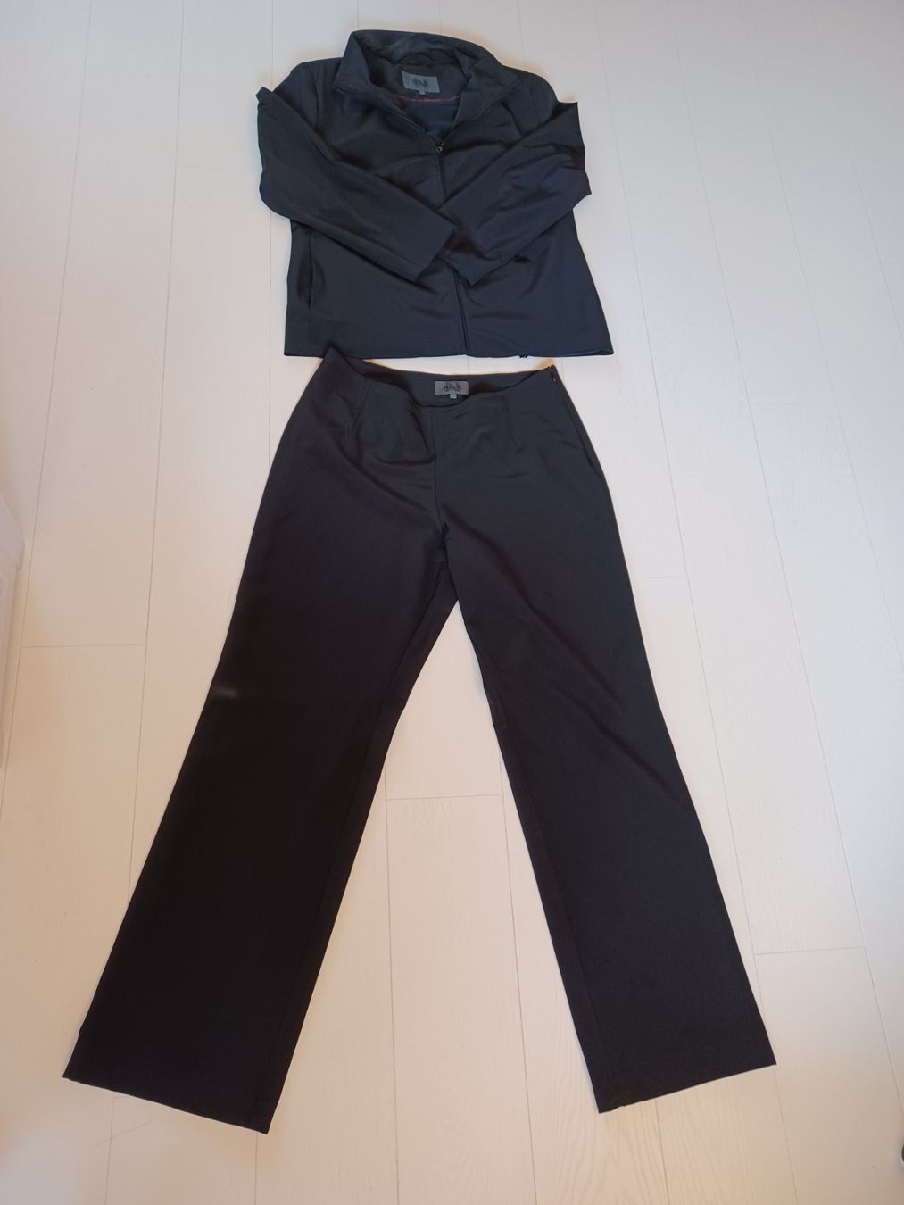 Nile Kleiderpakete: Set: Blazer und Hose von Nile – Gebraucht aus Willisau von chriwil