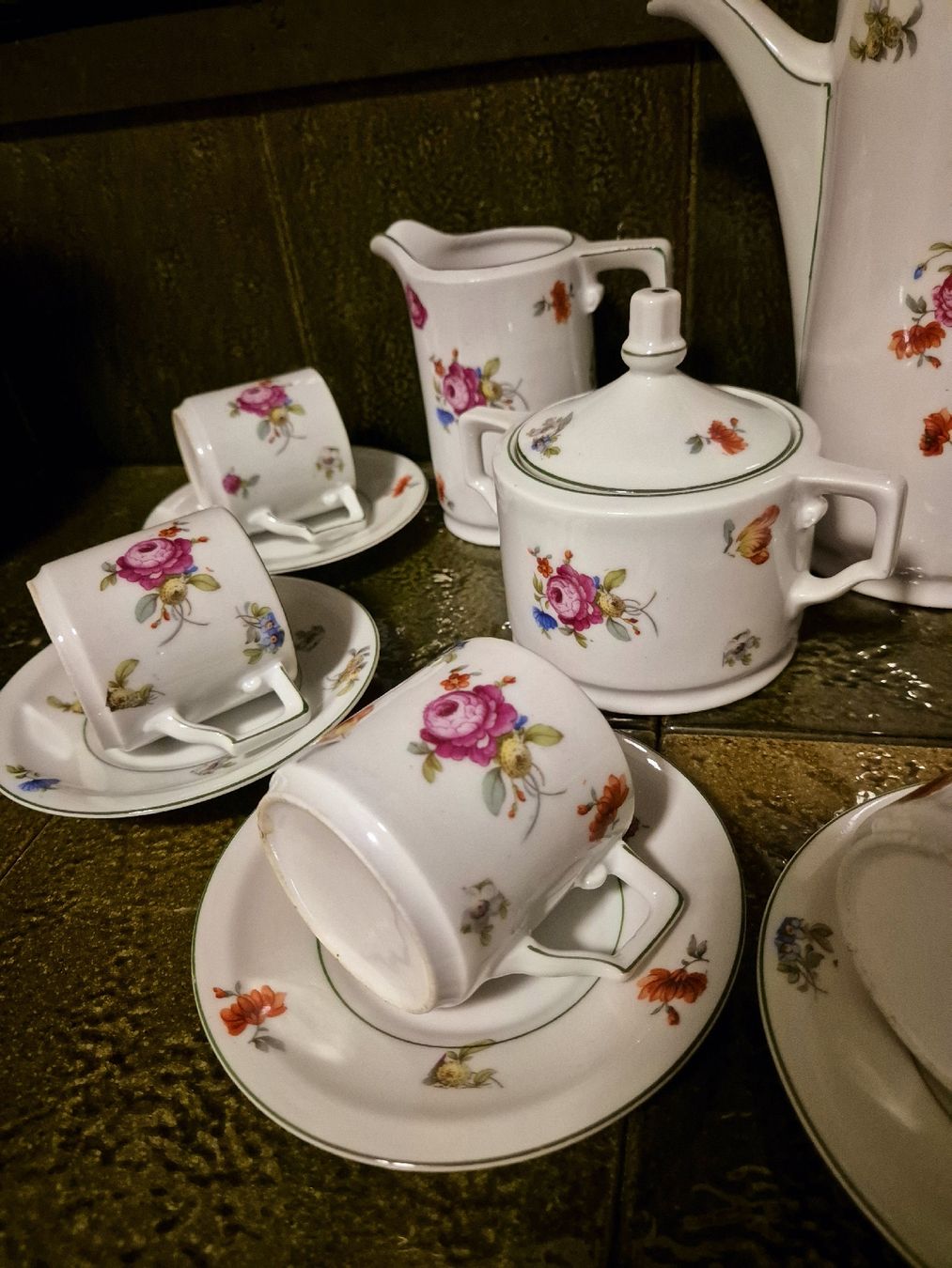 Set di piatti: Wunderschönes Kaffeeservice mit Rosenmuster, Vintage Stil – Usato da Eschlikon TG venduto da zuzanka80 1