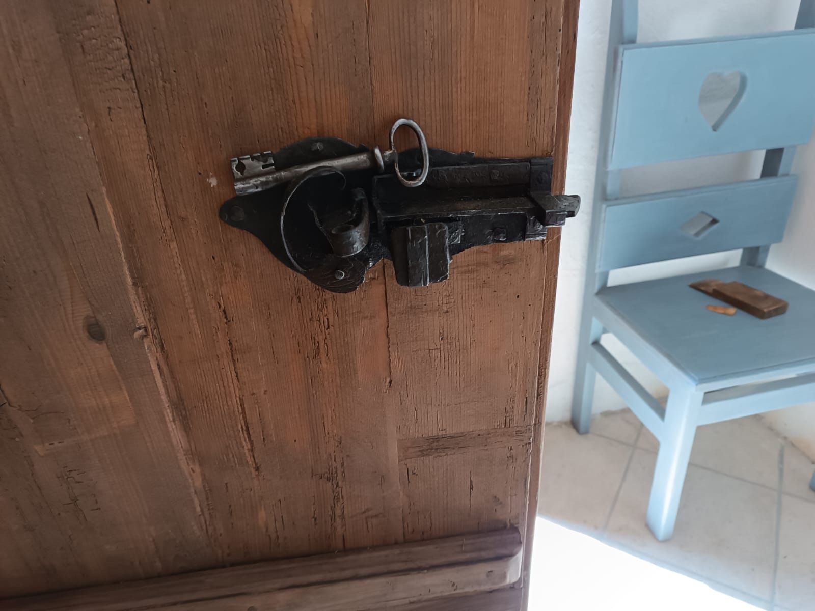 Armadi: Restaurierter Bauern Schrank mit Schublade – Usato da Aeugstertal venduto da AntikAmbiente 4