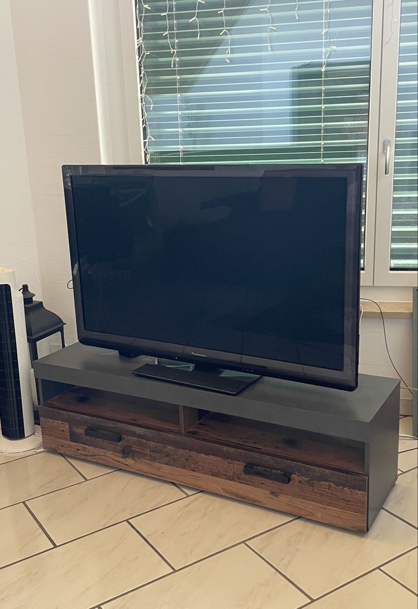 TV Möbel: Tv Board  – Gebraucht aus Kriens von vivien_94