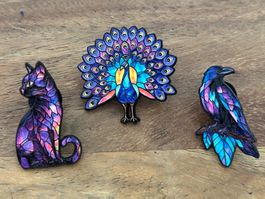 3x Pin Rabe, Pfau & Katze