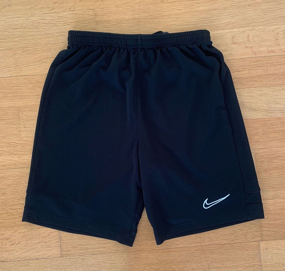Nike Hosen: Nike Shorts Dri-FIT Academy – Gebraucht aus herrliberg von flora8008