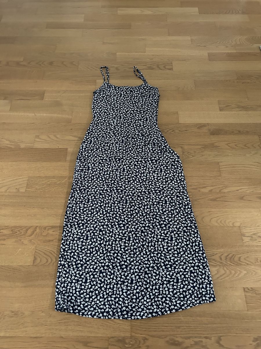 Kleider: Sommerkleid Monki Gr. 34 – Gebraucht aus Schaffhausen von Wolves02 2