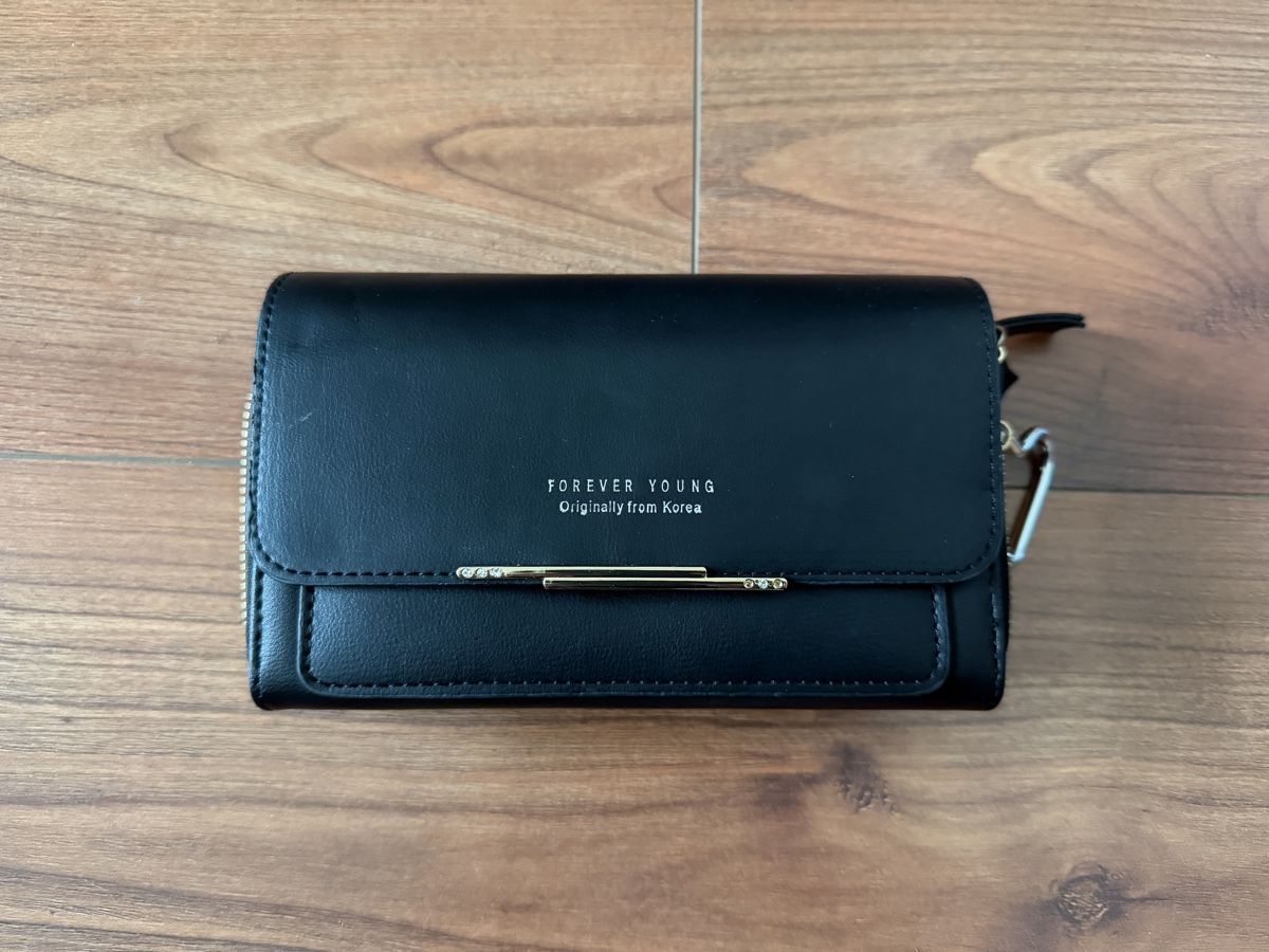 Borse da donna: Damen Tasche schwarz Umhängetasche klein – Usato da Dänikon ZH venduto da RAFIMIKI