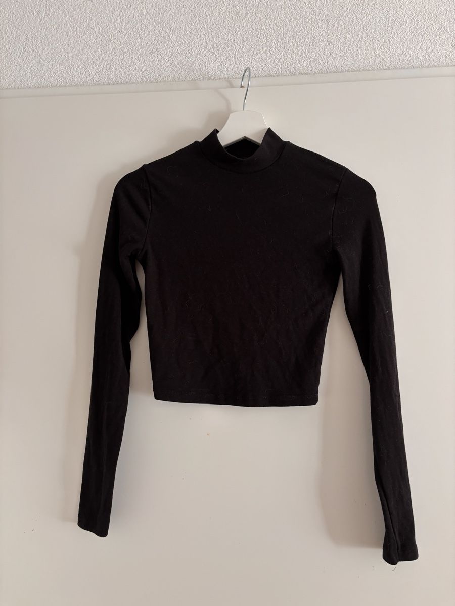 Bershka Pullover & Sweatshirts: Schwarzes Cropped Top – Gebraucht aus Lausen von Claudj1