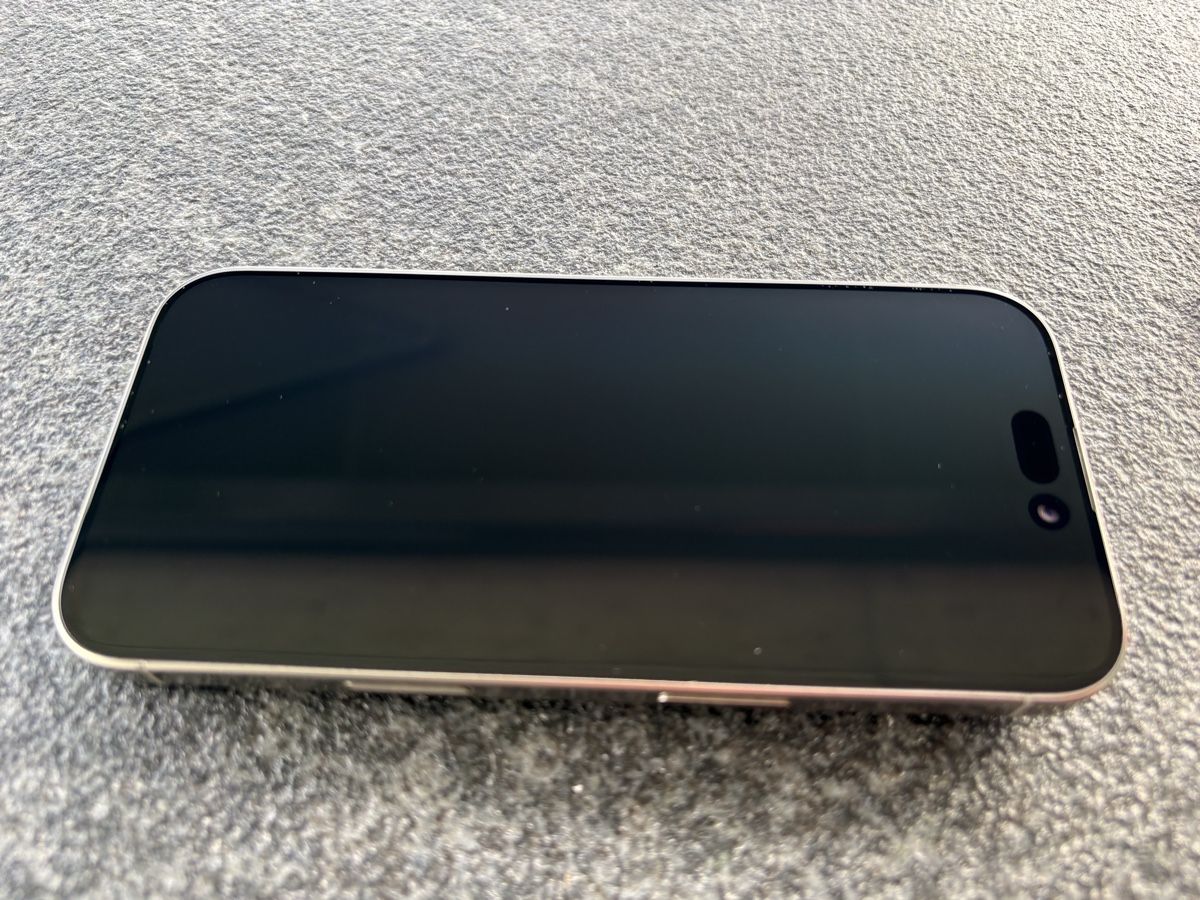 Apple Telefoni cellulari / Smartphones: Smartphone Apple iPhone 16 Pro schwarz – Usato da Heerbrugg venduto da bischi13 5