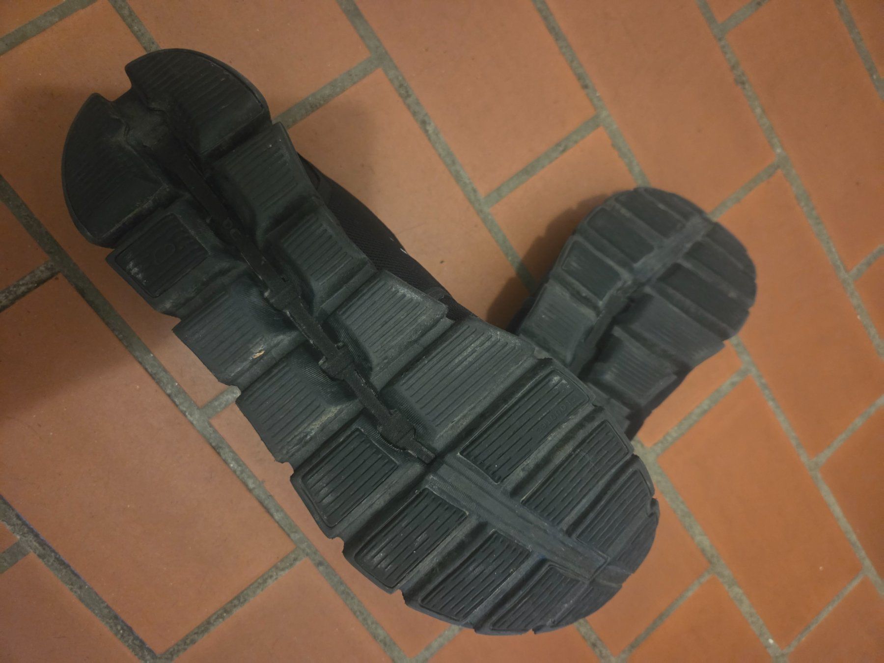 On Scarpe da uomo: Herrenschuhe "ON" 44 NEUWERTIG – Nuovo (secondo la descrizione) da Embrach venduto da Alian1 5