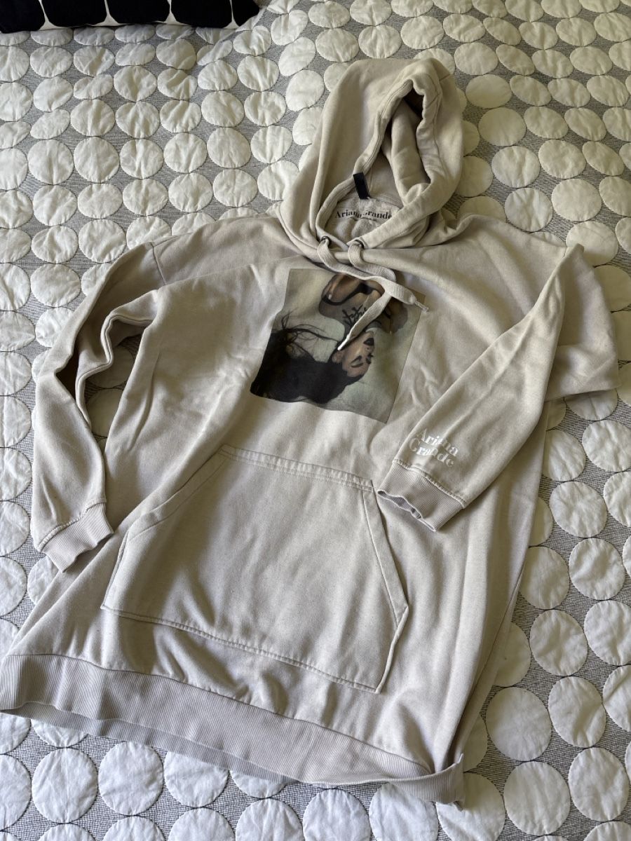 H&M Maglioni & Felpe: Kapuzenpullover Ariana Grande Damen Grösse L cremefarben – Usato da Cham venduto da MC_0605