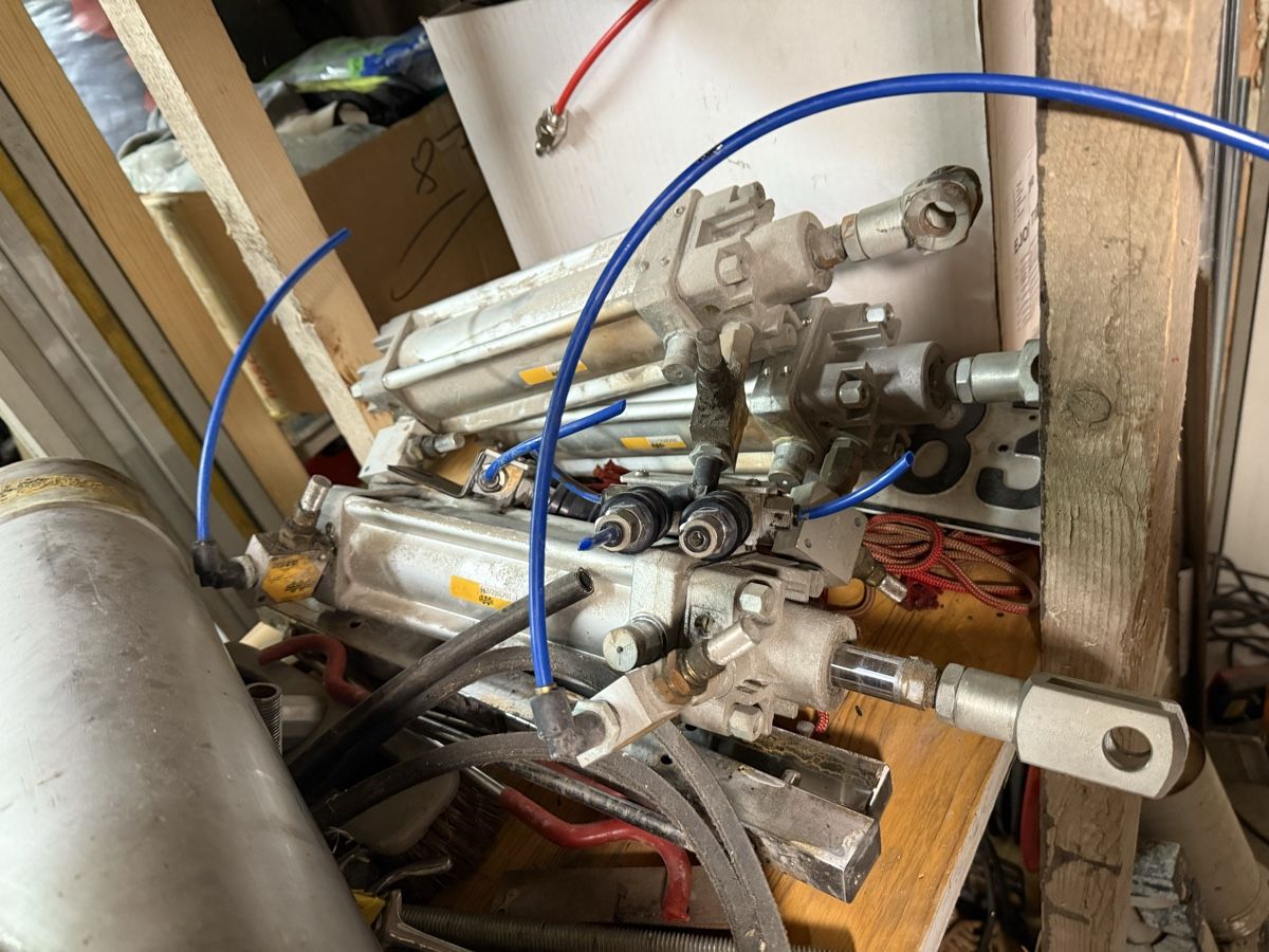 Altri prodotti elettronici: Druckluft zilinder – Usato da Le Prese venduto da mantamanta02 5
