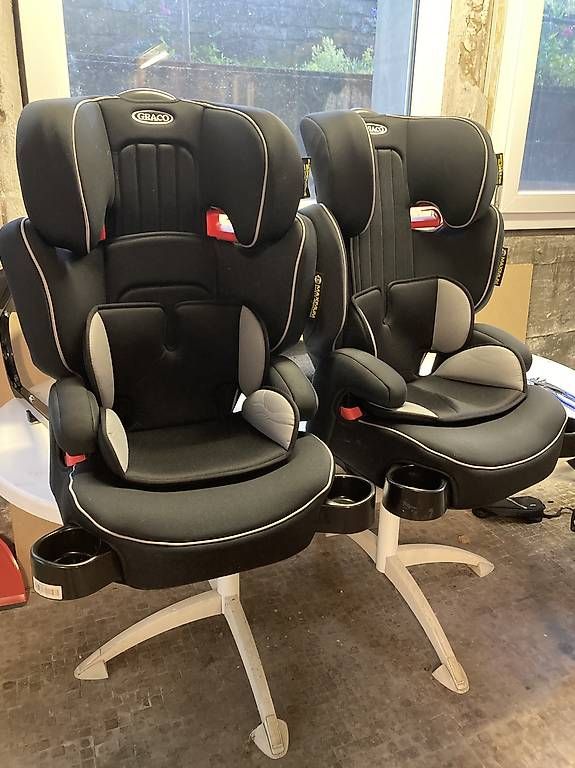 Seggiolini per auto: Kinderautositz-2stk – Usato da Kirchberg BE venduto da ang_d2z2