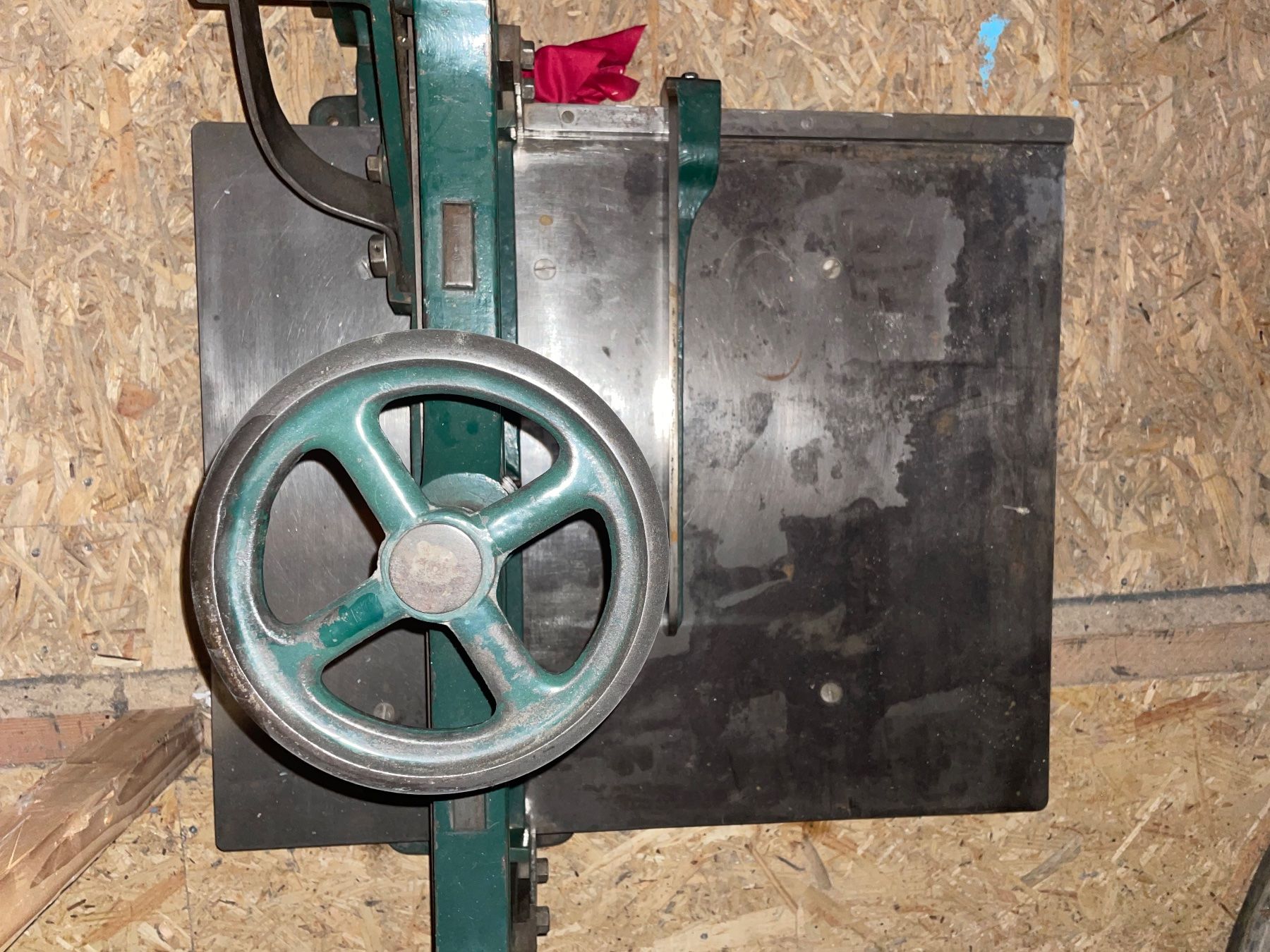 Tutte le macchine: Massicot ancien et robuste - Robuste Schneidmachine – Usato da Fribourg venduto da JohnB4 5