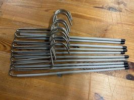 Hosenbügel, 50 Stk. Metall, Grau, für Ordnung im Schrank!