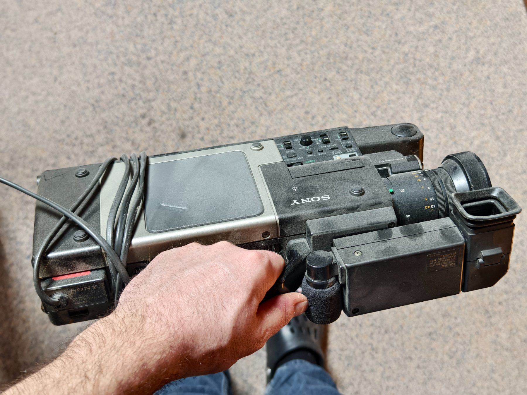 Sony Videocamere: Camera Sony CCD-V100E fonctionnelle – Usato da Bournens venduto da Ph0en1x 1