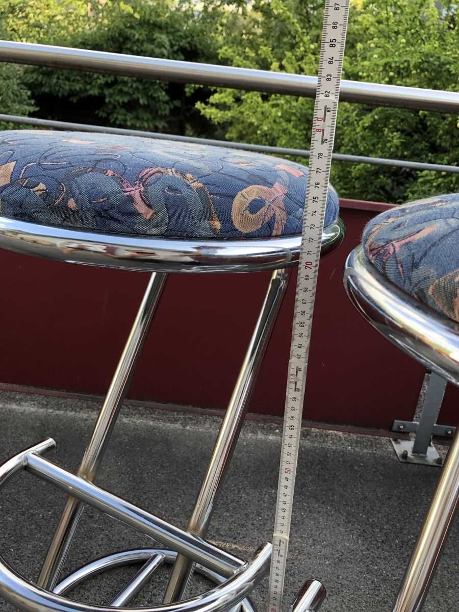 Hocker: 2 Barhocker mit gepolstertem Sitz, Chromstahl – Gebraucht aus Römerswil LU von Icehead 2