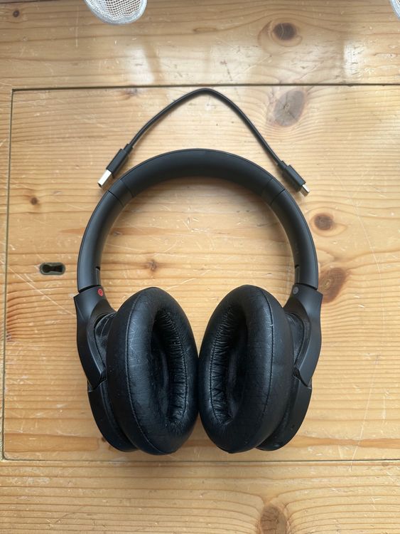 Sony WH-910n 1