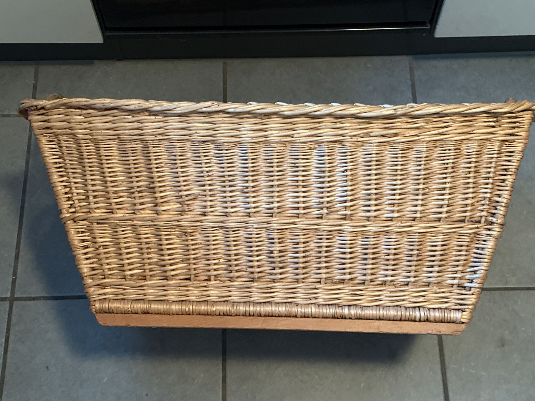 Paniers à linge: Weidenkorb / Wäschekorb – D'occasion à Zürich par Chaeffeler 2