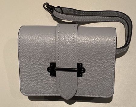Hellblaue Umhängetasche / Bauchtasche aus Leder