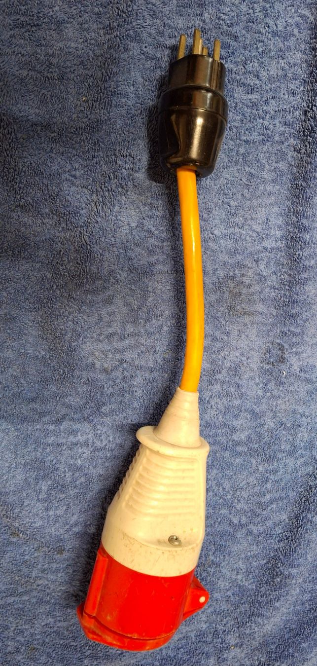 Laufwerke & Adapter: Adapter Stromkabel – Gebraucht aus Oppikon von wisel079
