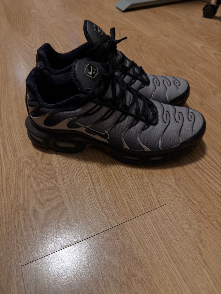 Nike Scarpe da uomo: Nike Air Max Plus TN Herren Sneaker Grösse 43 – Nuovo (secondo la descrizione) da Köniz venduto da kaz_s2nn 1
