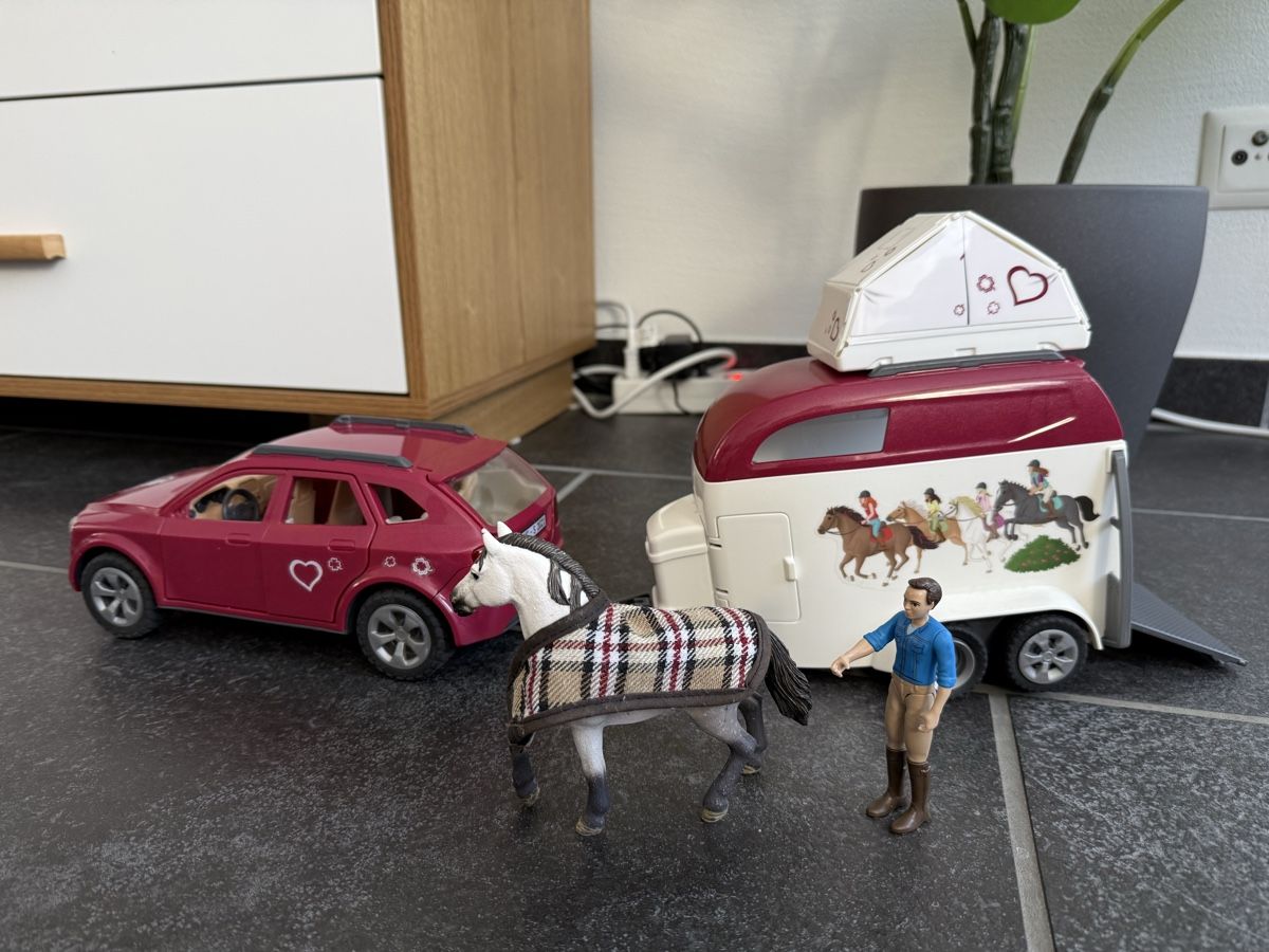 Schleich Giocattoli: Schleichpferde mit Stall – Usato da Zürich venduto da Sonnenkind2015 4