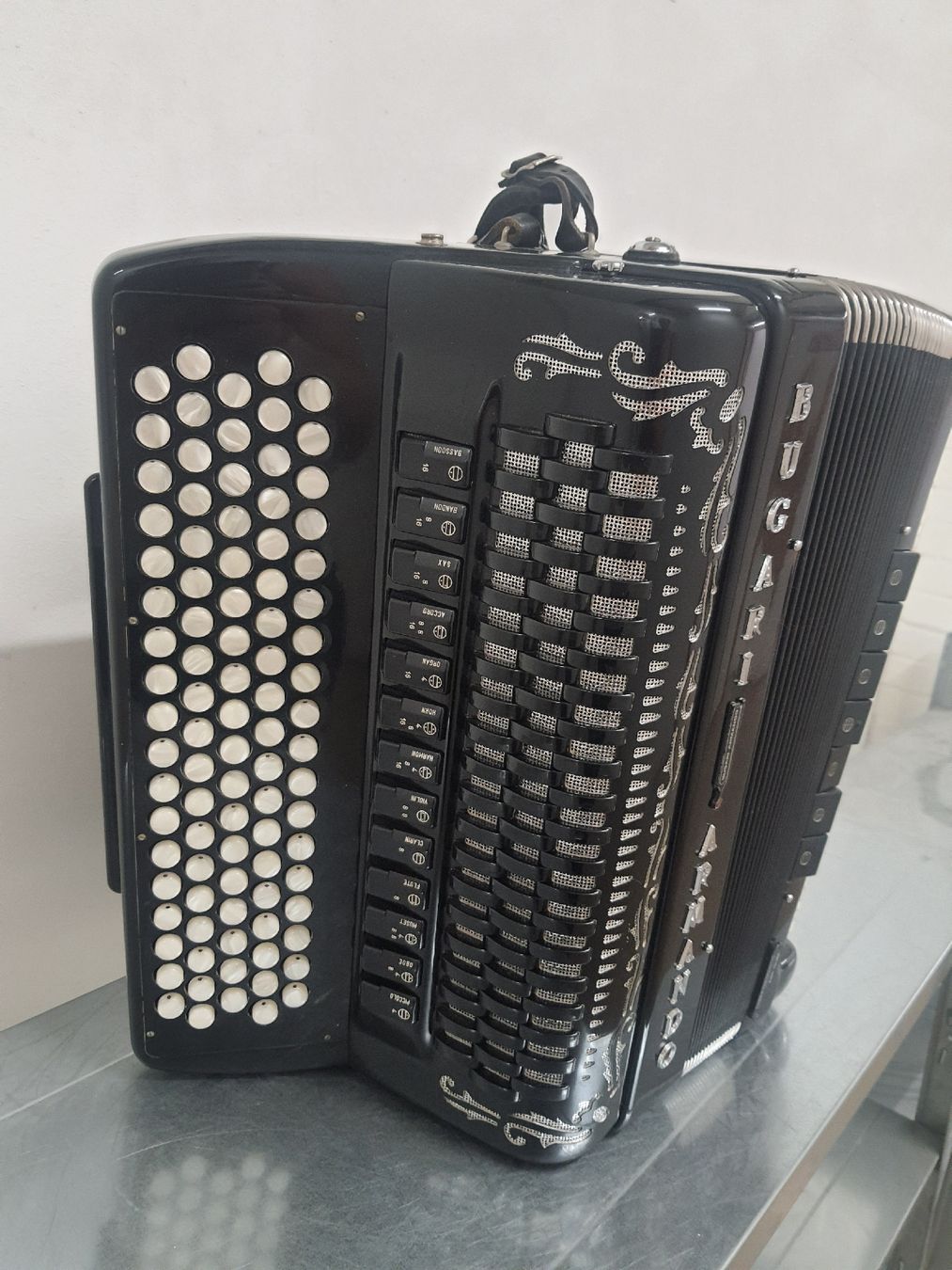 Strumenti musicali: accordéon chromatique Bugari avec cassotto  – Usato da Pont-de-la-Morge venduto da Mirabelle0 8