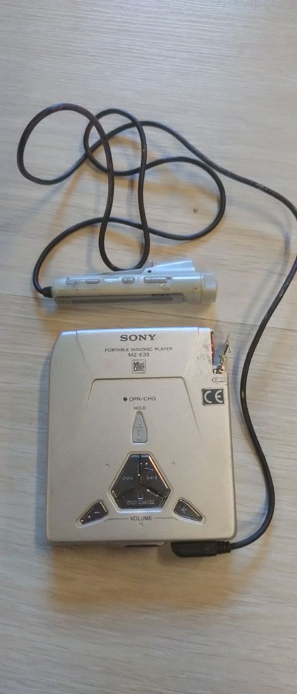 Sony Lettore multimediale & Streamer: Lecteur MiniDisc Sony MZ-E33 avec télécommande  – Usato da Farvagny-le-Grand venduto da LaCaverne