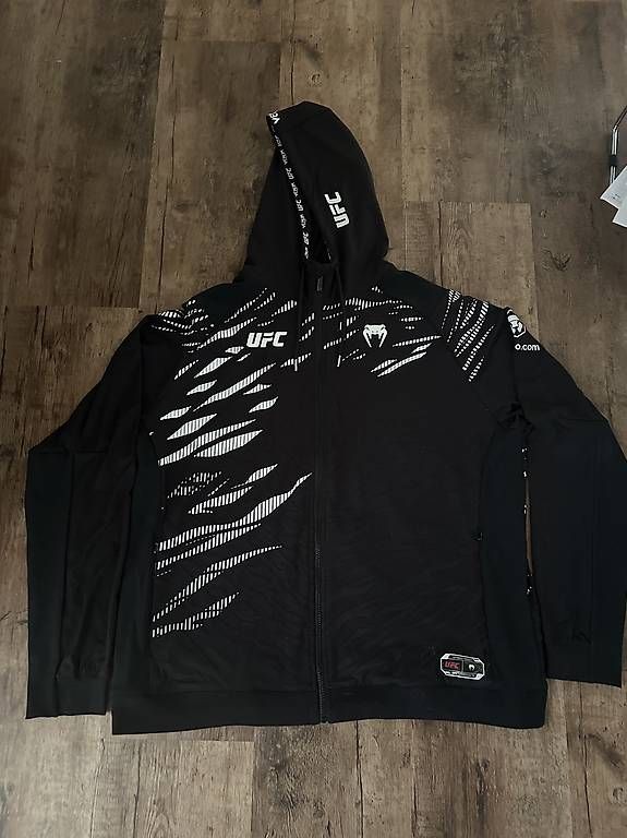 Giacche: UFC x Venum Trainer Jacke XXL – Usato da Grüt (Gossau ZH) venduto da Nevio-Weiss