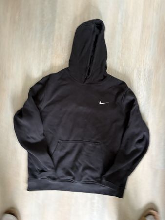 Black Nike Hoodie - Perfect for Spring Chill! 55 chars