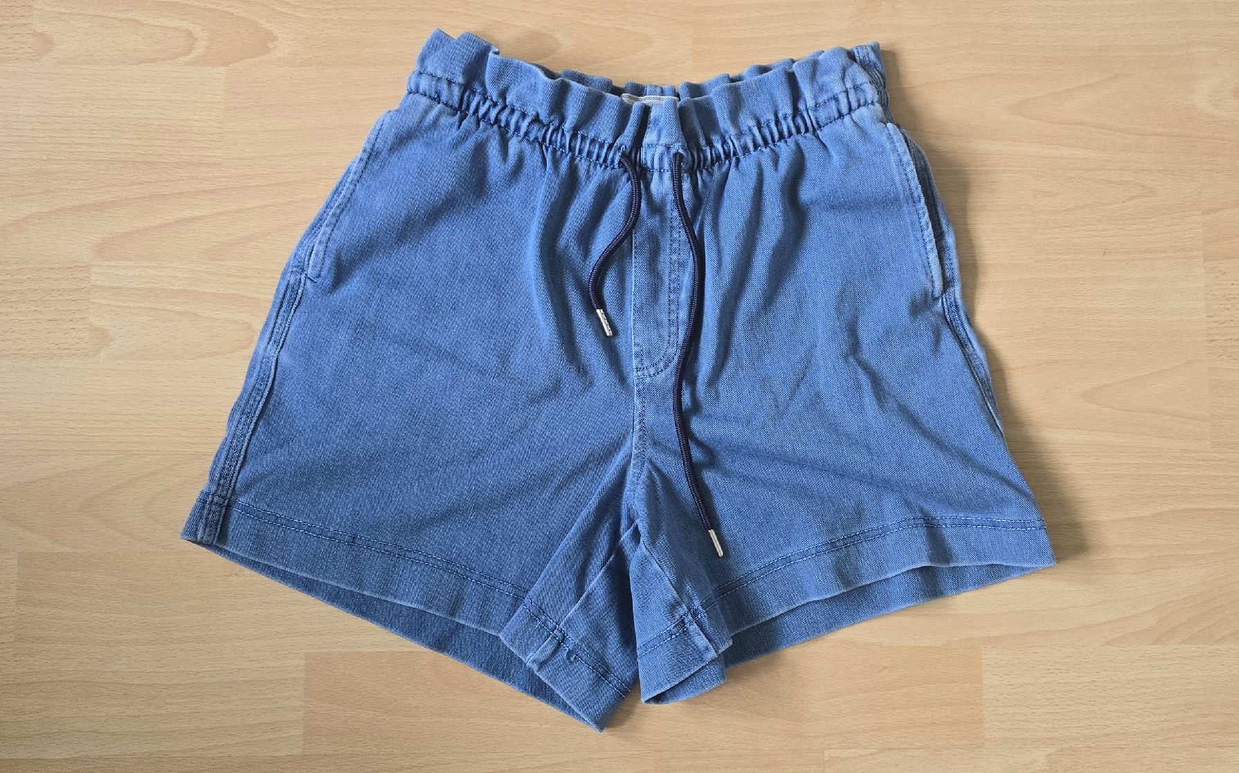 Jeans: Shorts Gr. 36/38 – Usato da Oberbipp venduto da Meaw13