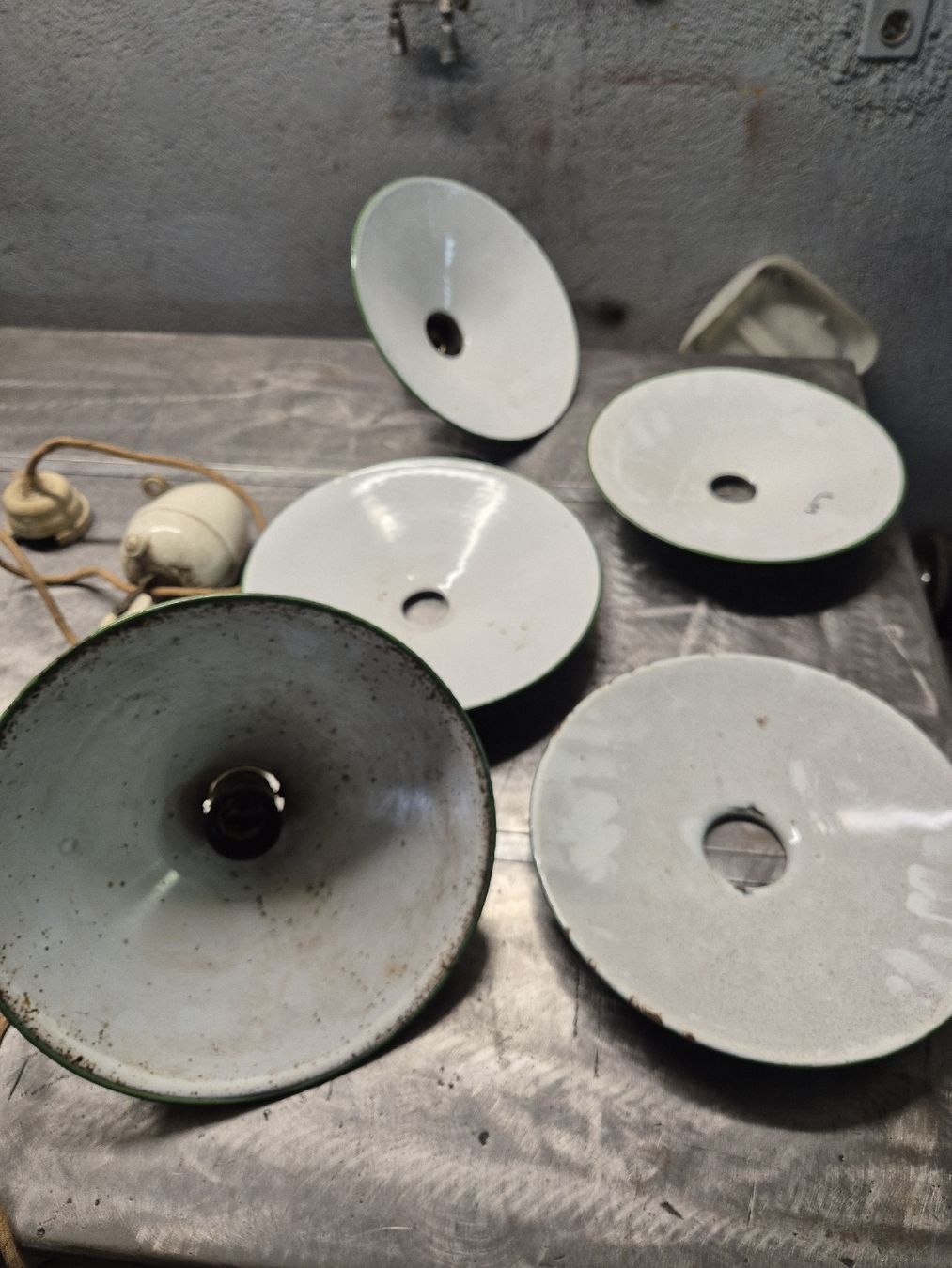Lampen: Lampes d'atelier émaillées  – Defekt aus Le Locle von CHEGUA 5