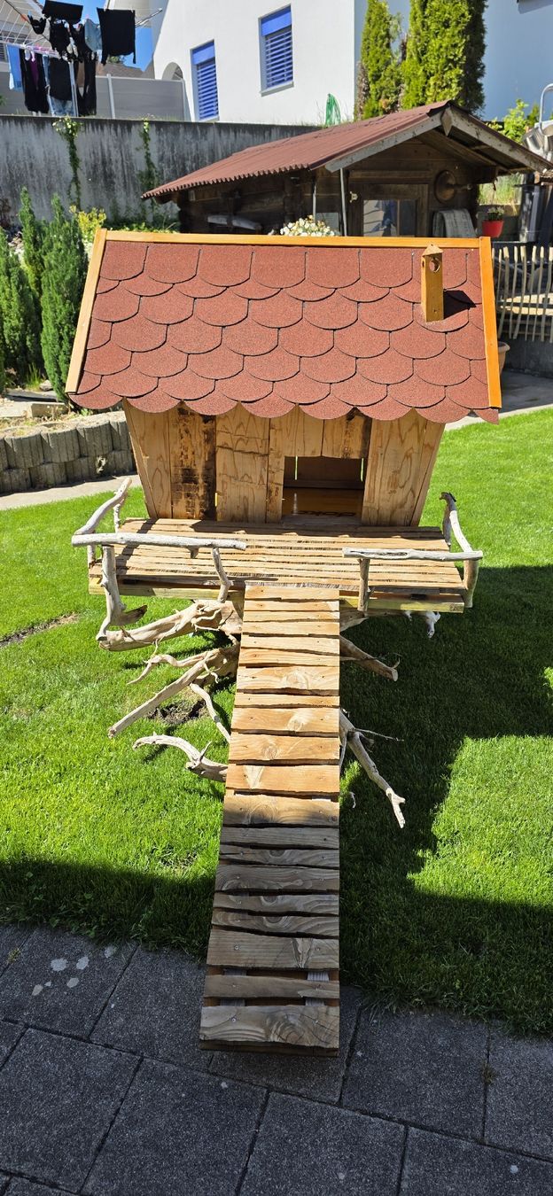 Articoli in legno: Hunde Haus auf Wurzelstock – Usato da Lohn/Ammannsegg venduto da Erwin75 1