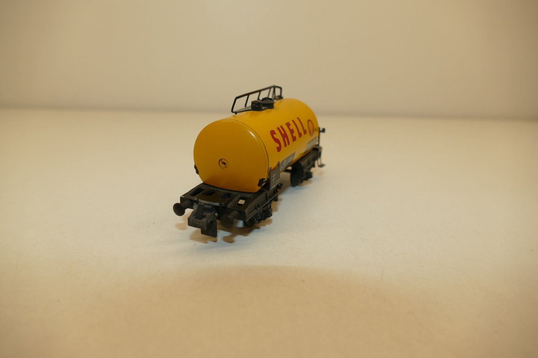 Trix Modellini di ferrovie: Trix Express H0: DB Kesselwagen Shell – Usato da Niederhasli venduto da rail-duerst 3