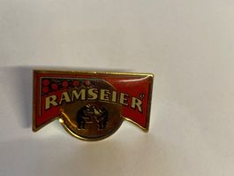Pin's publicitaire Ramseier métal doré état d'usage