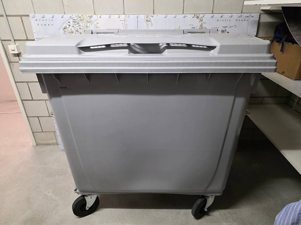 Altro per Ufficio & Commercio: Ochsner Container 770 Liter grau neu – Usato da Stetten AG venduto da Senderos