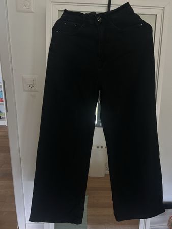 Schwarze weite Jeans Gr. S neuwertig – perfekt für den Herbs