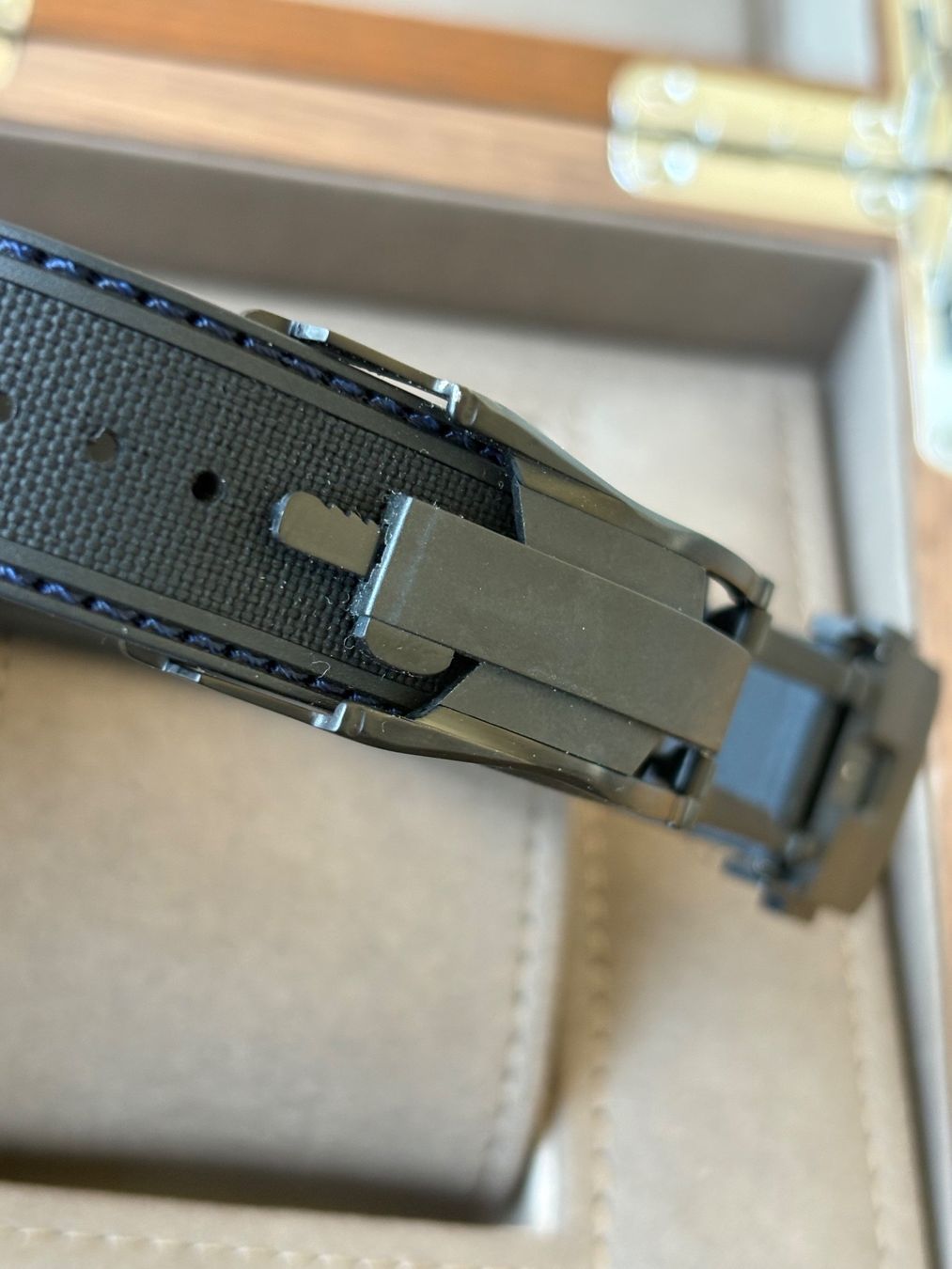 Girard-Perregaux Orologi: Girard Perregaux Laureato Absolute Chronograph Fullset – Usato da Birsfelden venduto da Mynos 8